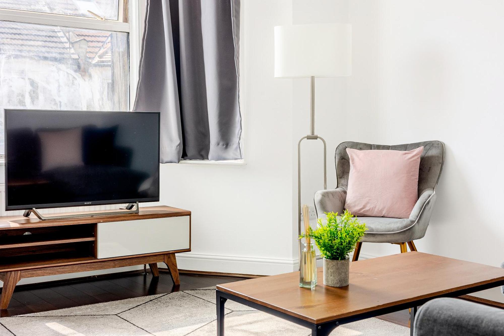 Bright 2Br Flat, Forest Gate, East Лондон Экстерьер фото