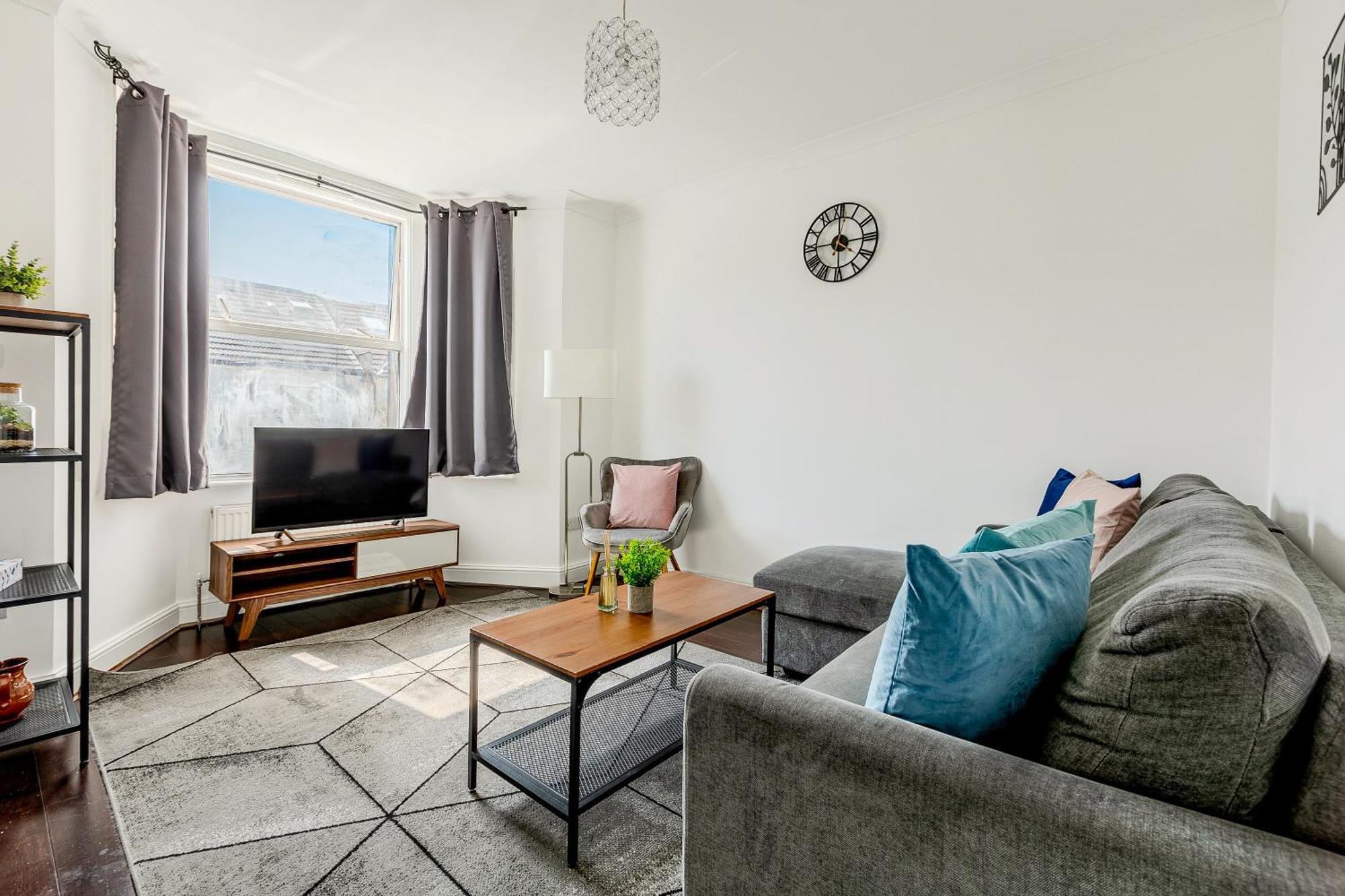 Bright 2Br Flat, Forest Gate, East Лондон Экстерьер фото
