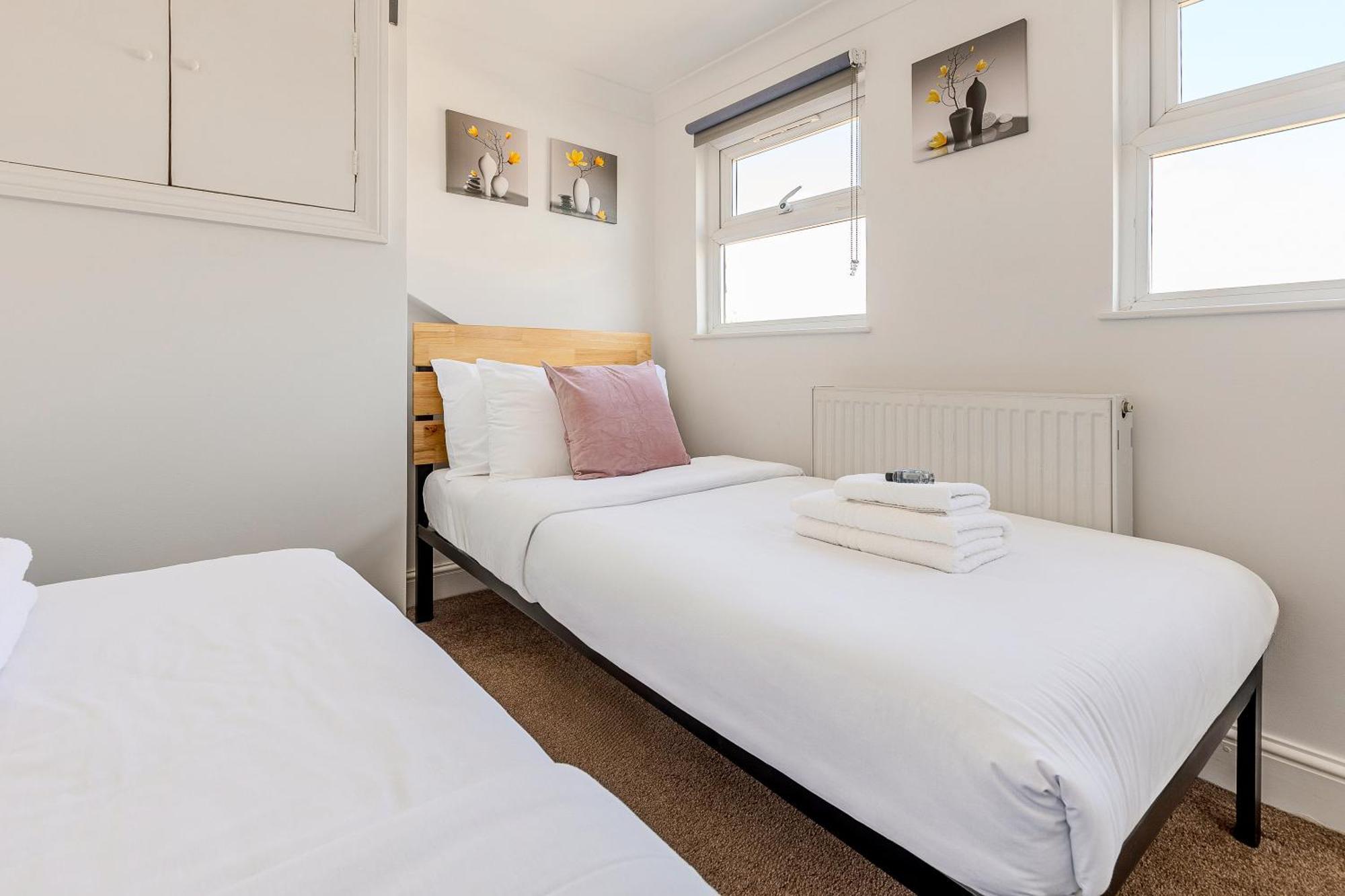 Bright 2Br Flat, Forest Gate, East Лондон Экстерьер фото