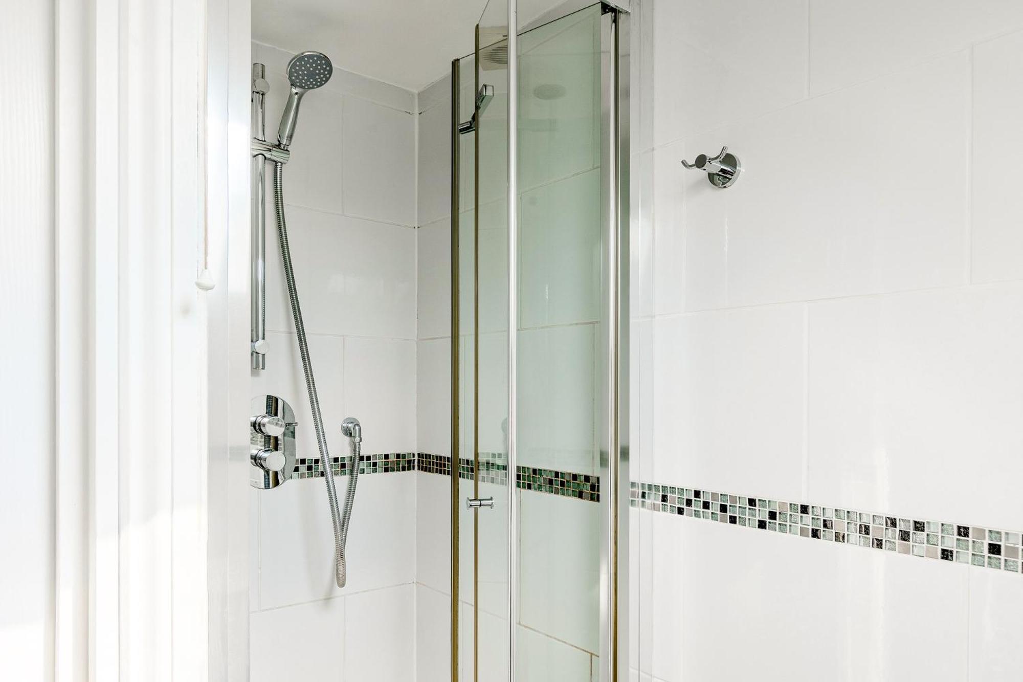 Bright 2Br Flat, Forest Gate, East Лондон Экстерьер фото